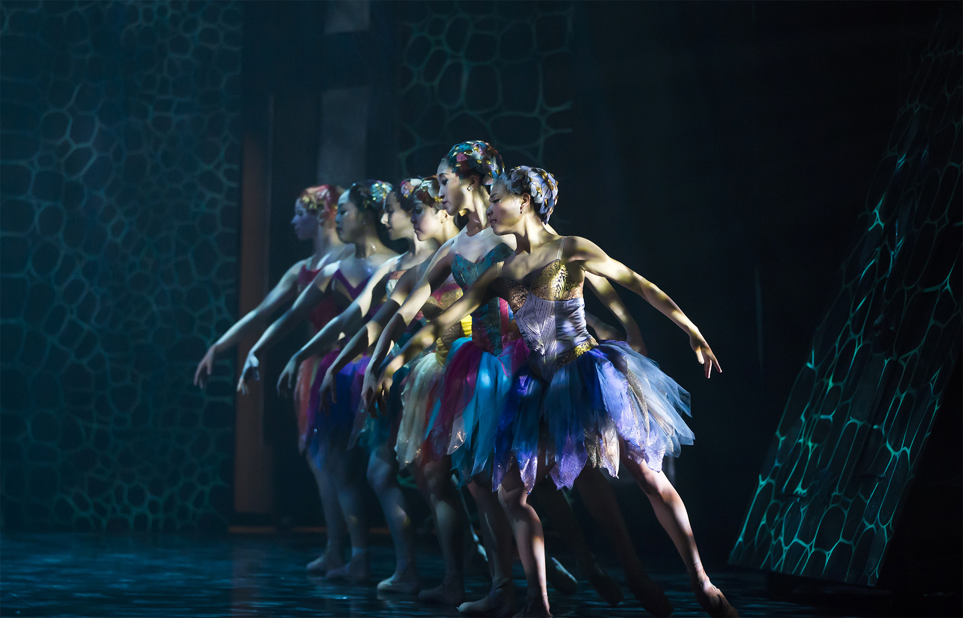 Northern Ballet Dancers In Beauty & The Beast. Photo Emma Kauldhar (3)
