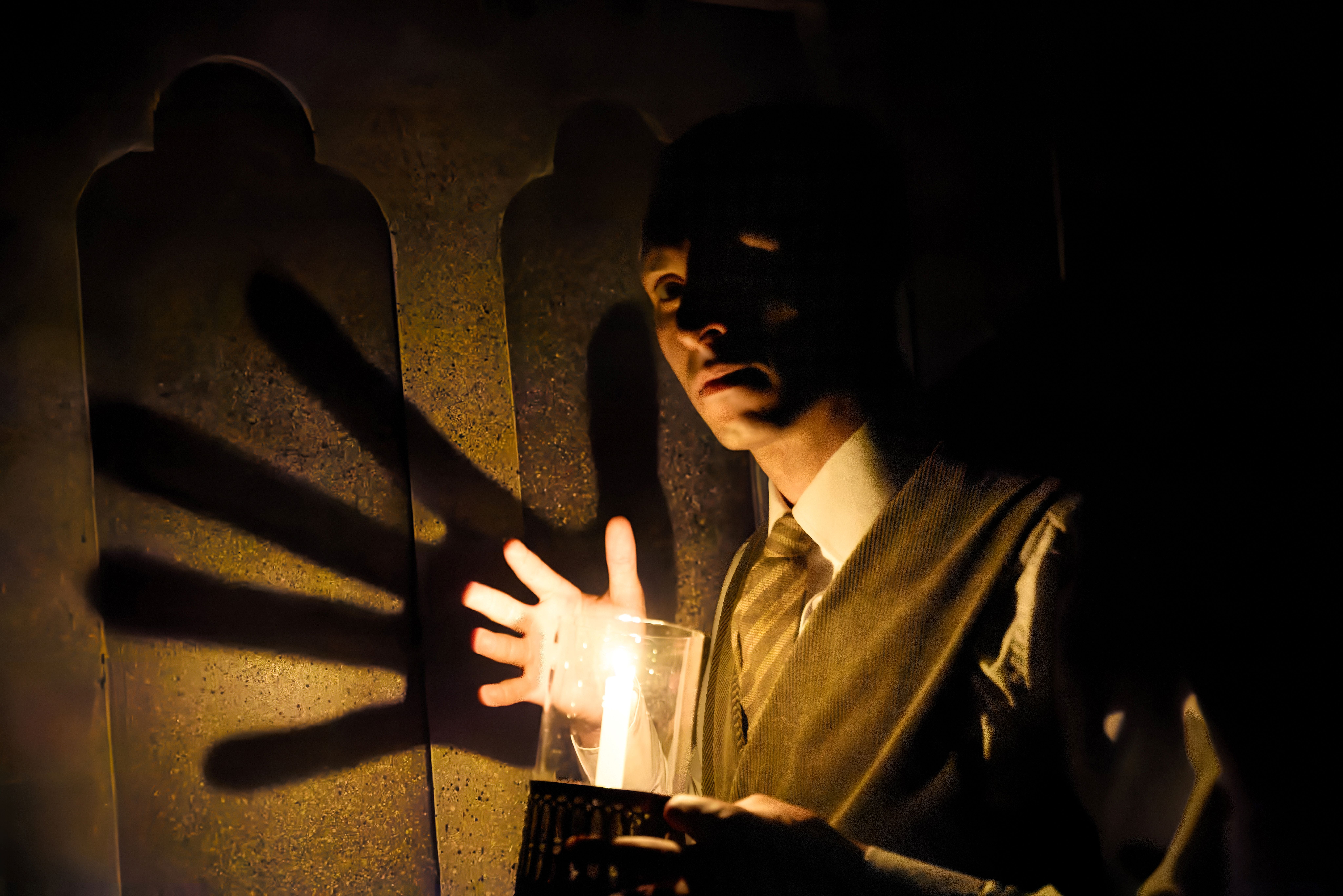 THE WOMAN IN BLACK. Daniel Burke (The Actor). Photo By Mark Douet (5)