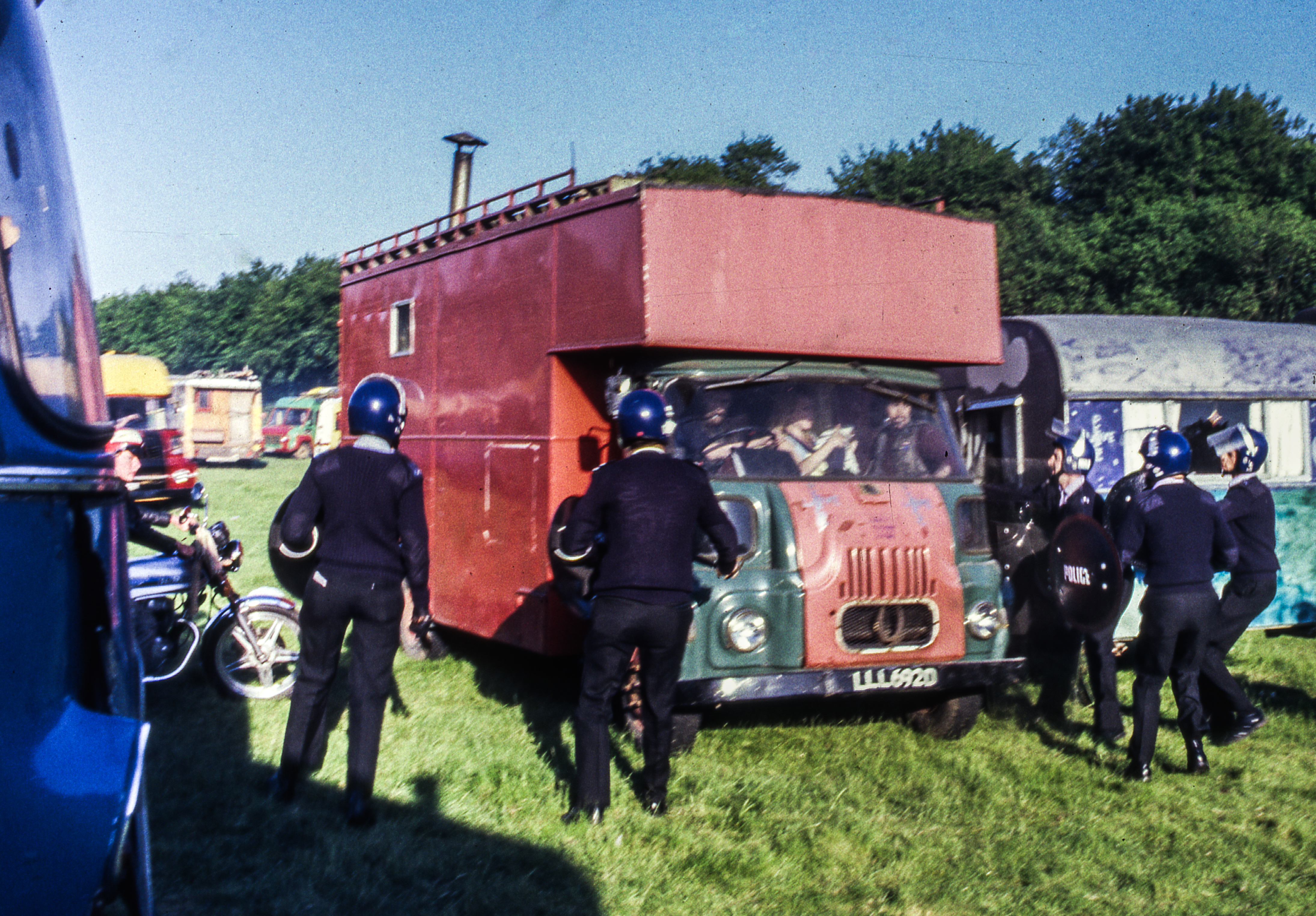 Alan Lodge June 1985, Battle Of The Beanfield, Wiltshire © Alan Lodge (1) (1)