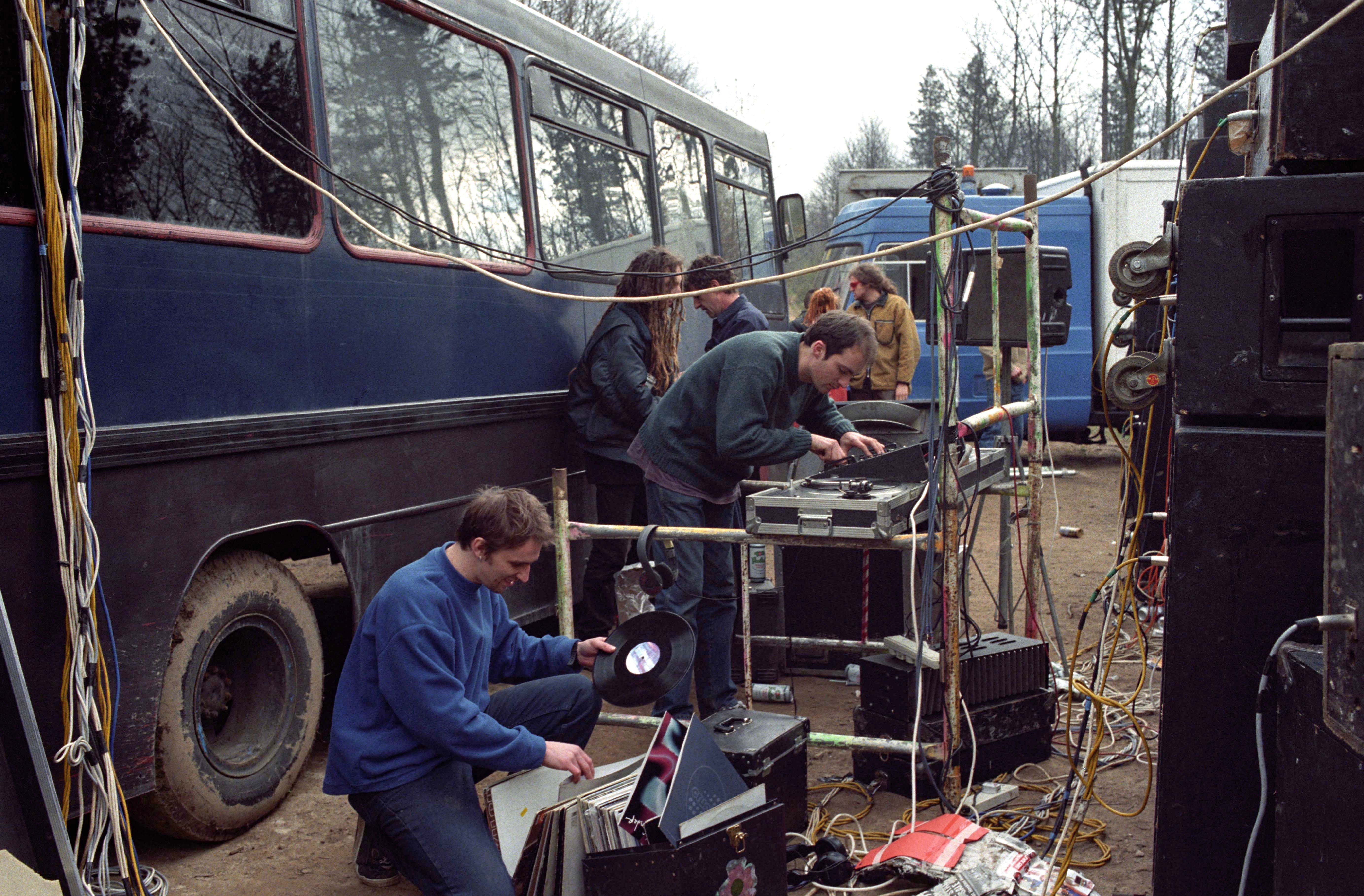 Henry Ratcliffe Laurence On The Decks Back In The Day And Jon Looking Through Records Beside Him (Donc3)