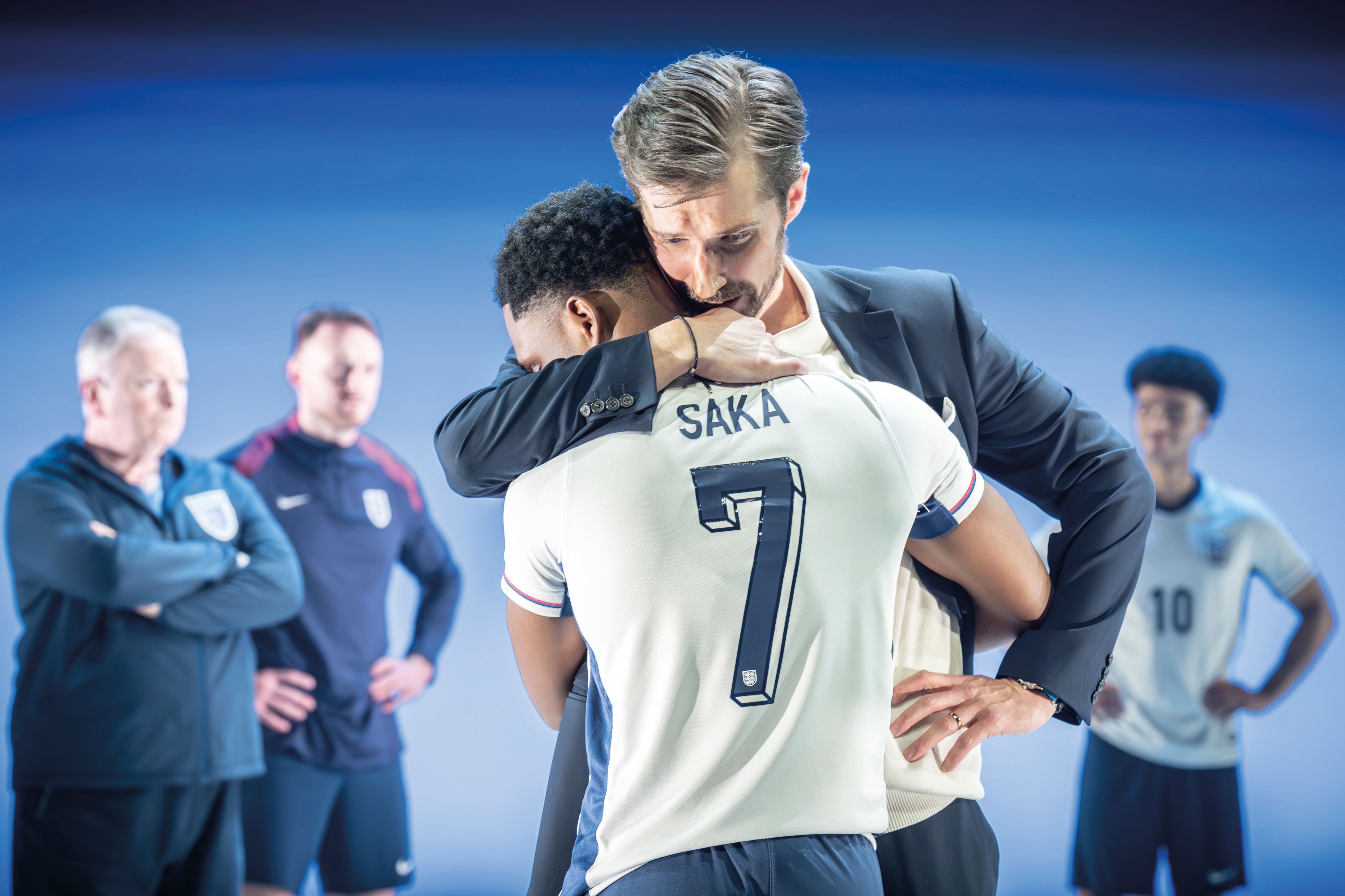 Dear England Tane Siah (Bukayo Saka) And Gwilym Lee (Gareth Southgate) In Dear England (2025) At The National Theatre (C) Marc Brenner 6080 (2)
