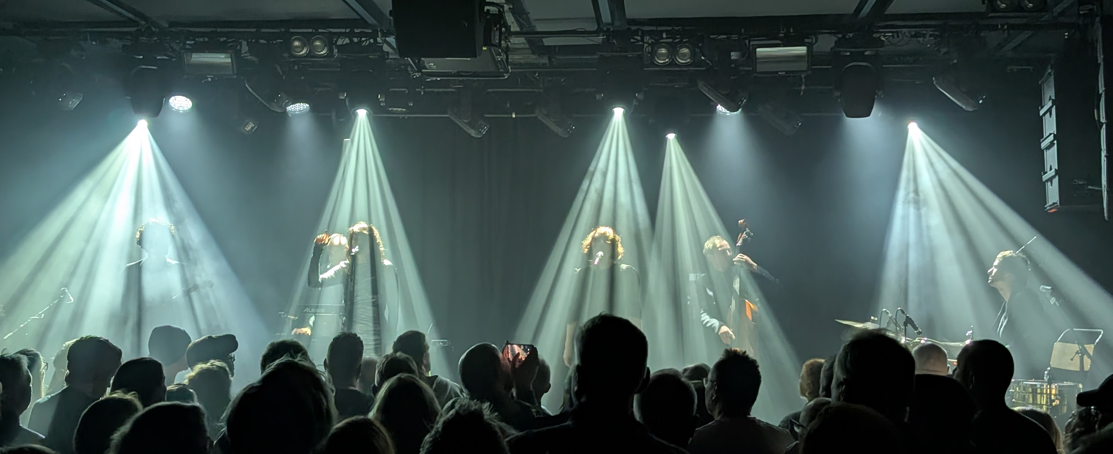 PXL 20251112 210712258